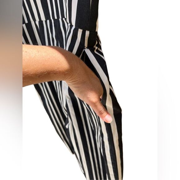 Alice + Olivia Black & White One Shoulder Capri Romper Ruffle detail Size 4 - Picture 4 of 8